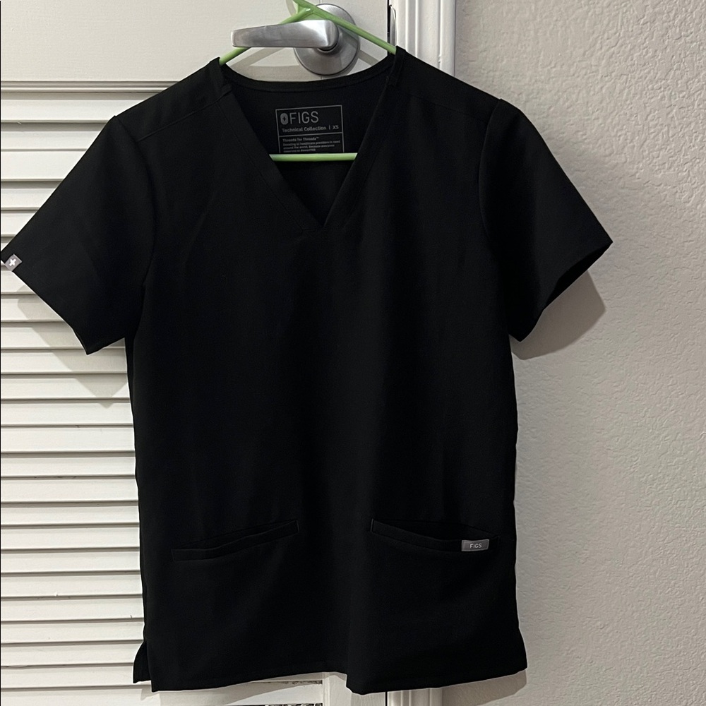 Figs Women’s Black V-neck Scrub Top